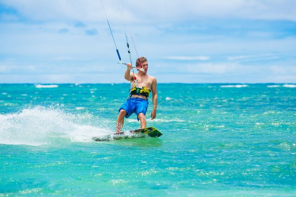 Quels sont les meilleurs spots pour faire du kitesurf à Boracay, Philippines : saisons et équipements ?